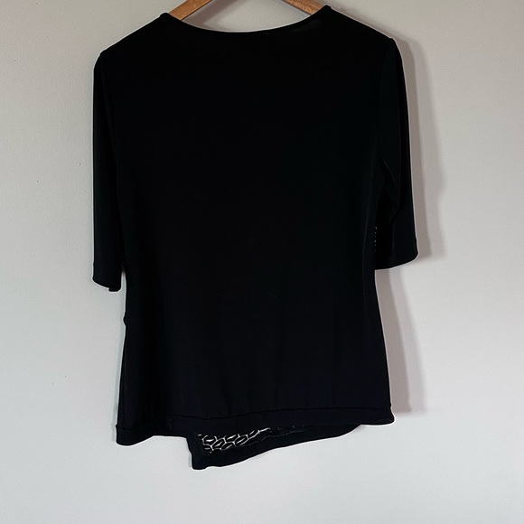 Roz & Ali Black and Gray Patterned Short Sleeve Top - Picture 4 of 4